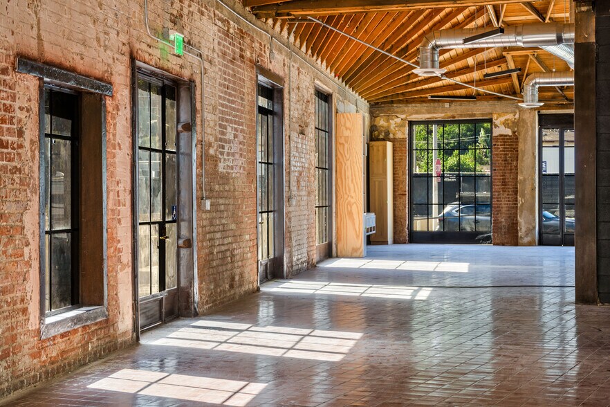 More Photos Of 1801 Blake Ave, Los Angeles Flex For Lease