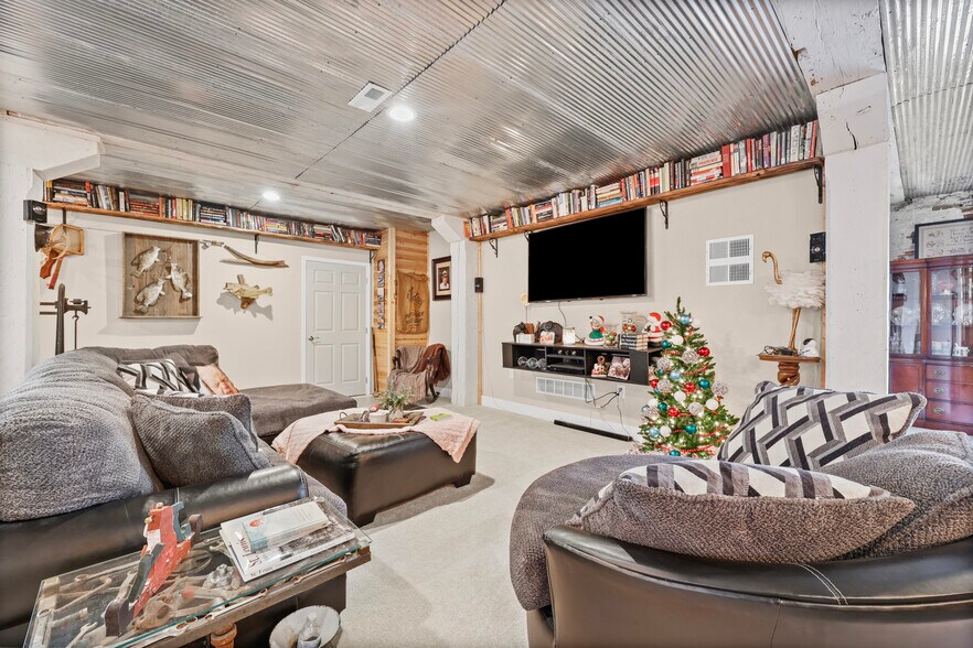 More Photos Of 305 N Main St, Ste Genevieve Storefront Retail Residential For Sale