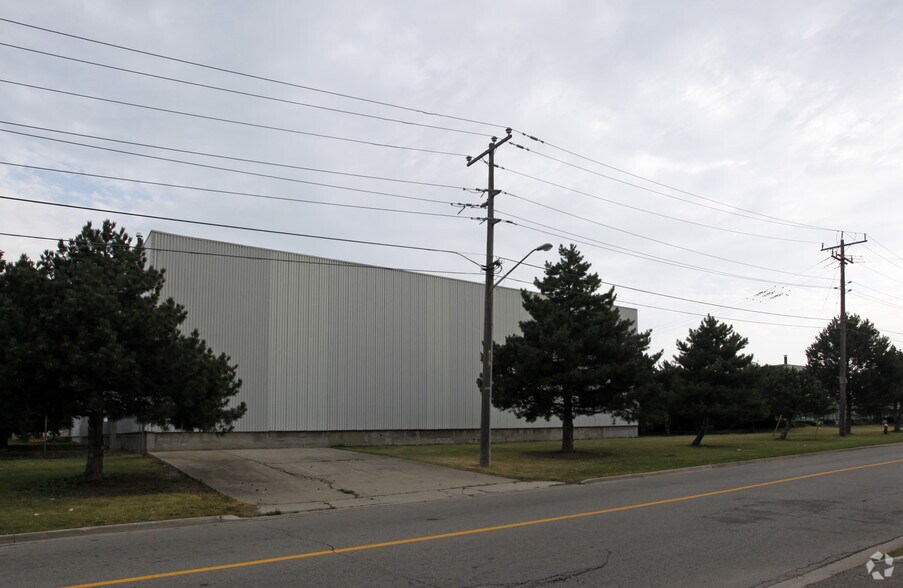 More Photos Of 1325 Aimco Blvd, Mississauga Manufacturing For Lease