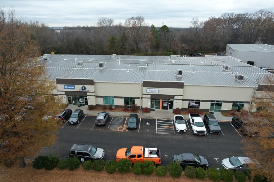 More Photos Of 13331 York Center Dr, Charlotte Light Distribution For Sale