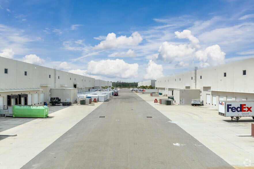 More Photos Of 16260 Airport Park Dr, Fort Myers Distribution For Lease