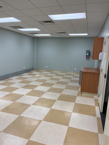 More Photos Of 1328 N Lake Park Blvd, Carolina Beach Medical For Lease