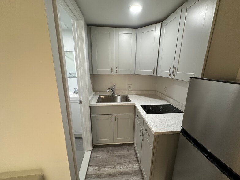 More Photos Of 16001 Dixie Hwy, Holly Apartments For Sale