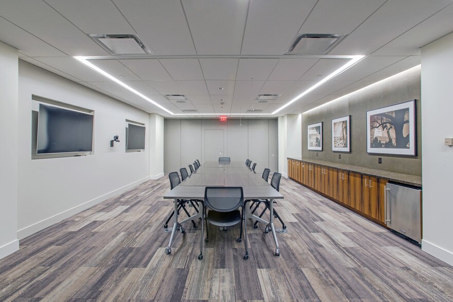 More Photos Of 1100 13th St NW, Washington Office For Lease