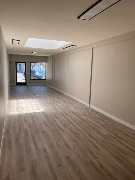 More Photos Of 10039-10041 Commerce Ave, Tujunga Storefront For Sale