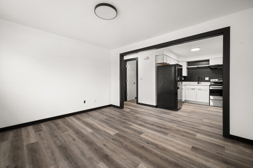 More Photos Of 1066 S Cross St, Sycamore Apartments For Sale