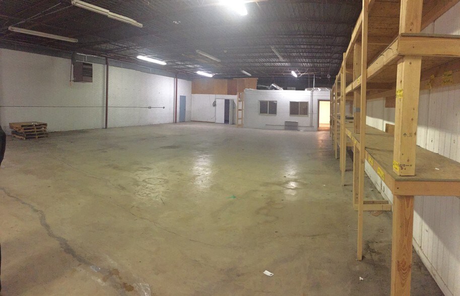 More Photos Of 4763 Broom St, San Antonio Warehouse For Lease