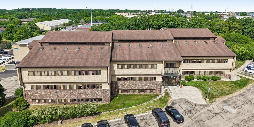 More Photos Of 700 Rayovac Dr, Madison Office For Sale