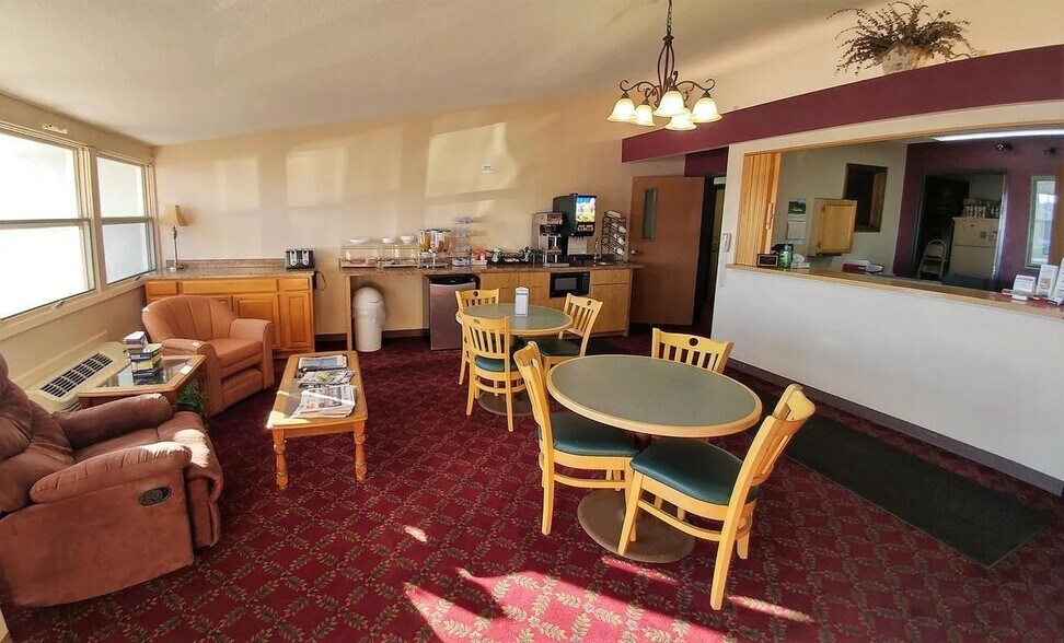 More Photos Of 222 3rd Ave S, Windom Hotel For Sale