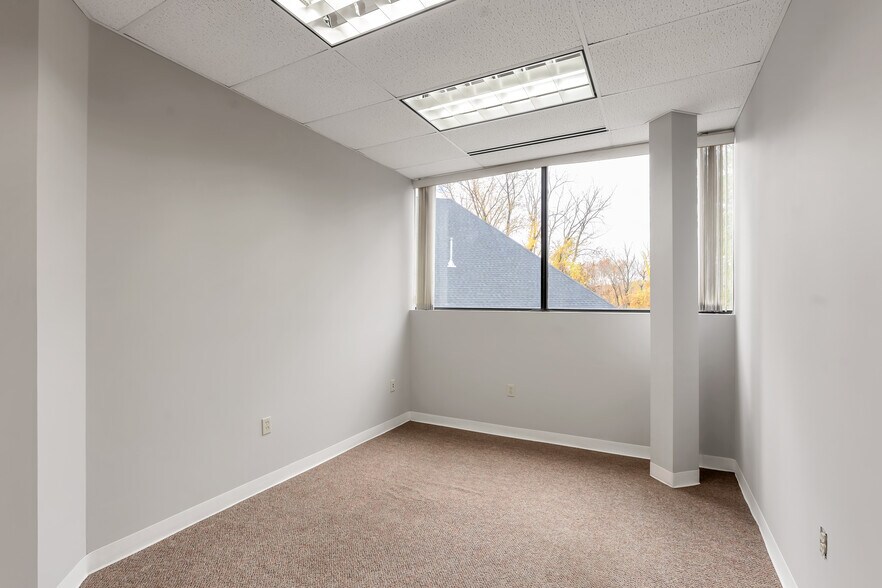More Photos Of 72 Queen St, Southington Office For Lease