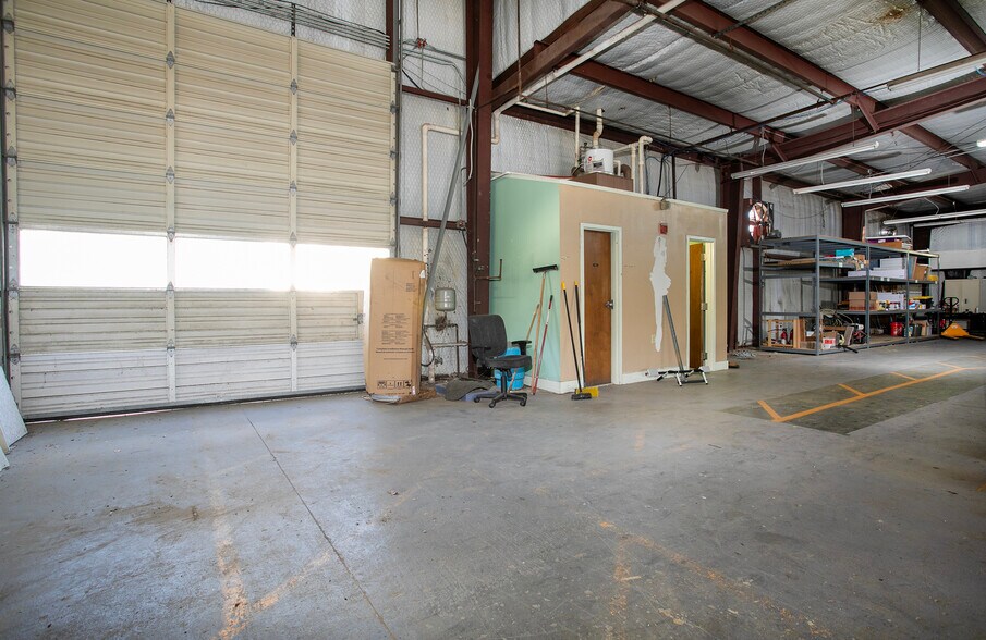 More Photos Of 9846 State Highway 31 E, Tyler Medical For Sale