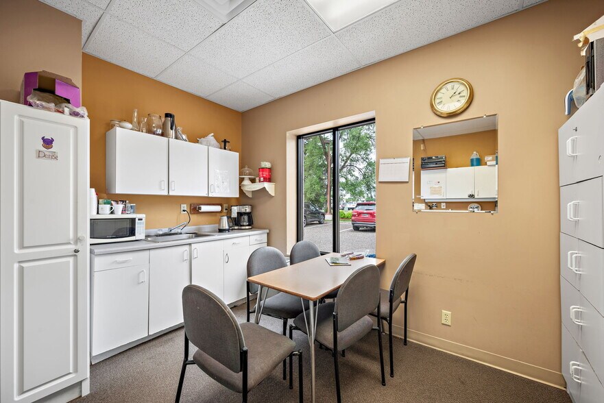 More Photos Of 325-337 NW Northdale Blvd, Coon Rapids Freestanding For Sale