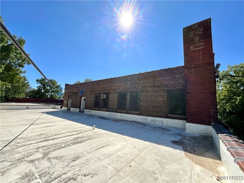 More Photos Of 561 8th St, Niagara Falls Warehouse For Sale