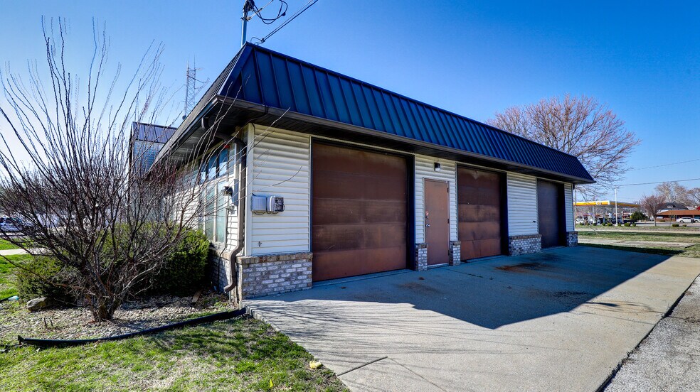 More Photos Of 1234 N Water St, Decatur Office For Sale