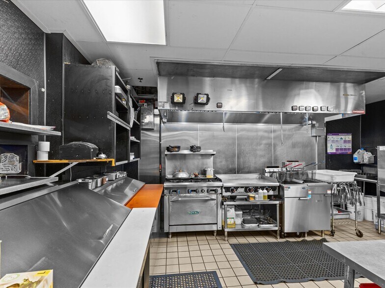 More Photos Of 14417 124th Ave NE, Kirkland Bar For Sale