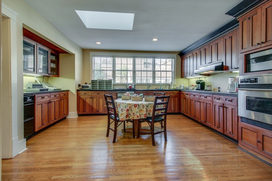 More Photos Of 325 Bridge St, Franklin Office For Sale