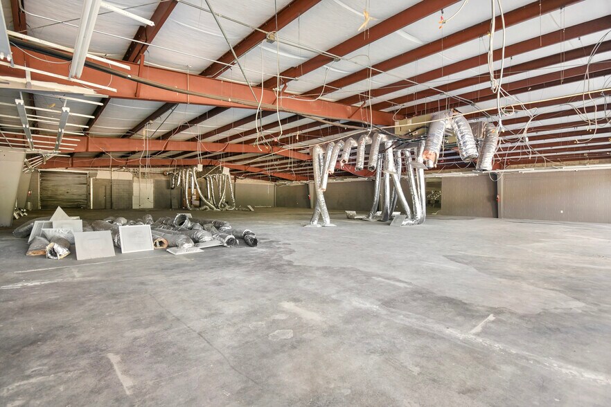 More Photos Of 5953 Roosevelt Blvd, Jacksonville Storefront Retail Office For Sale