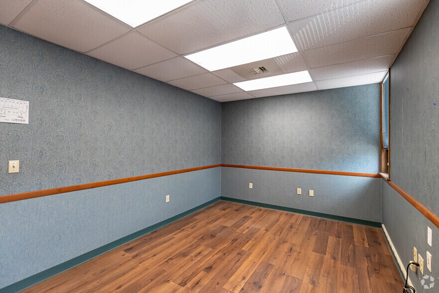 More Photos Of 125 Liberty St, Springfield Medical For Lease