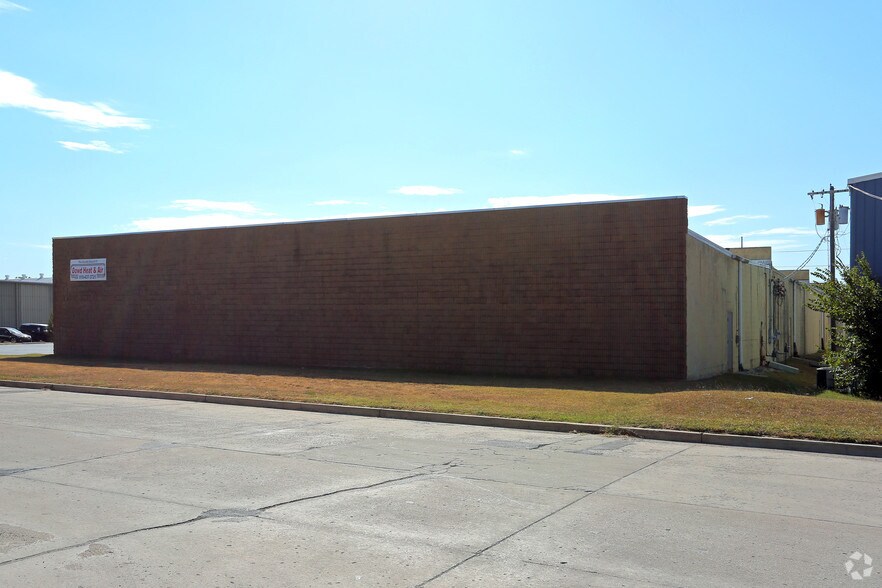More Photos Of 6972 E 38th St, Tulsa Warehouse For Lease