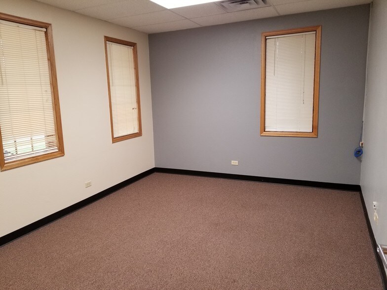 More Photos Of 11027 S Pikes Peak Dr, Parker Office For Lease