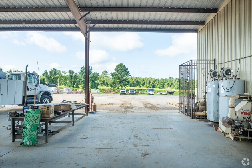 More Photos Of 141 Cort Rd, Columbia Warehouse For Lease