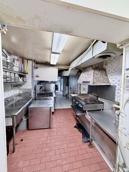 More Photos Of 10 Clinton St, Toronto Storefront Retail Residential For Sale