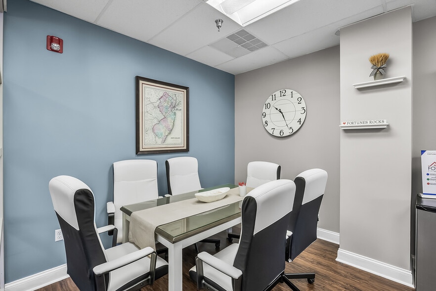 More Photos Of 39 Woodland Rd, Roseland Office For Sale