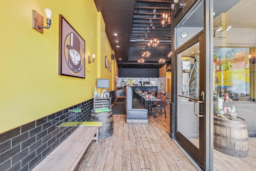 More Photos Of 1359 N Milwaukee Ave, Chicago Restaurant For Sale