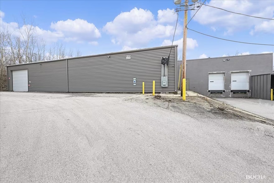 More Photos Of 85-125 Hankes Ave, Aurora Warehouse For Sale