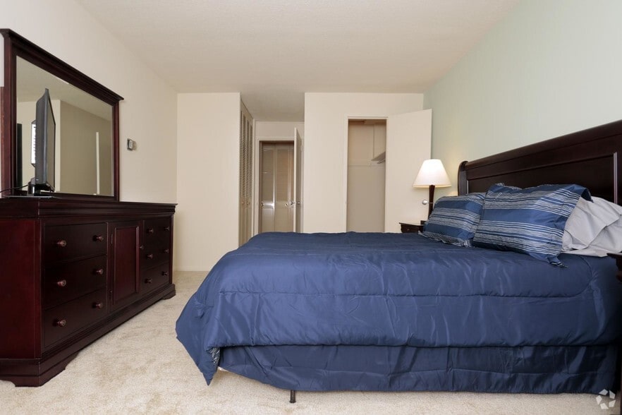 More Photos Of 8610-8650 Georgia Ave, Silver Spring Apartments For Lease