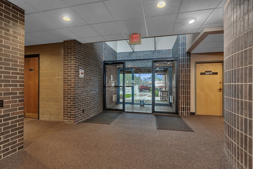 More Photos Of 10 Riverside Ave S, Sartell Office For Lease