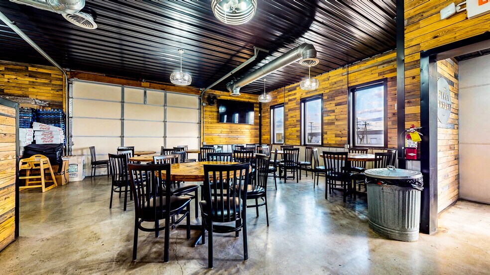 More Photos Of 1794 Harrington Memorial Rd, Mansfield Bar For Sale