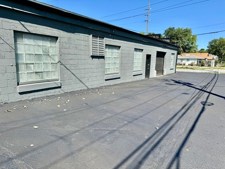 More Photos Of 2043 Minnesota st, Indianapolis Flex For Sale