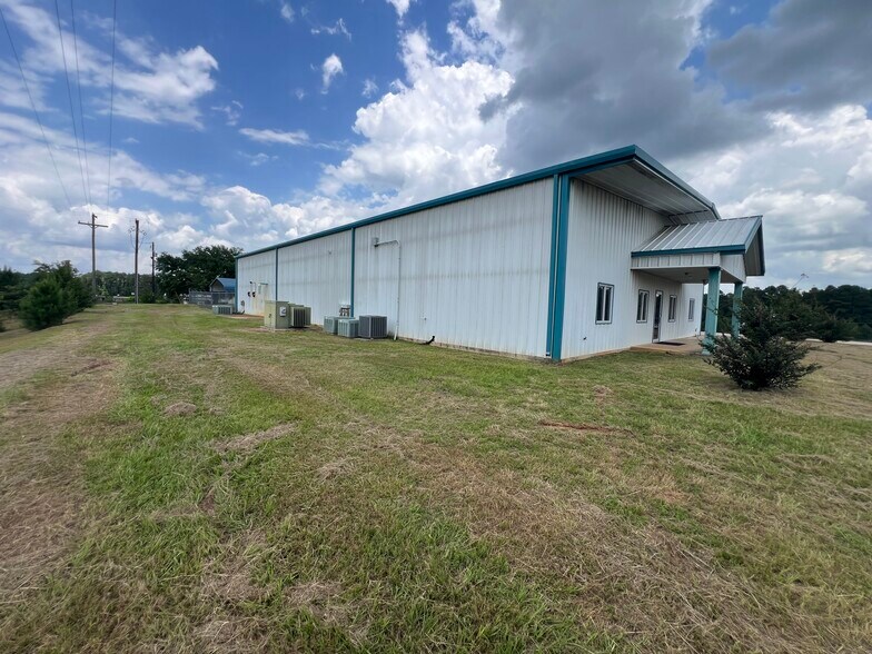 More Photos Of 240 Corporate Dr, Sibley Distribution For Sale