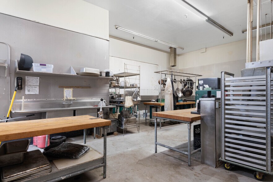 More Photos Of 50 Comstock St, Richland Hotel For Lease