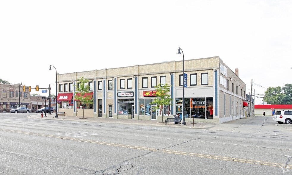 More Photos Of 11-25 W 14 Mile Rd, Clawson Storefront Retail Office For Lease