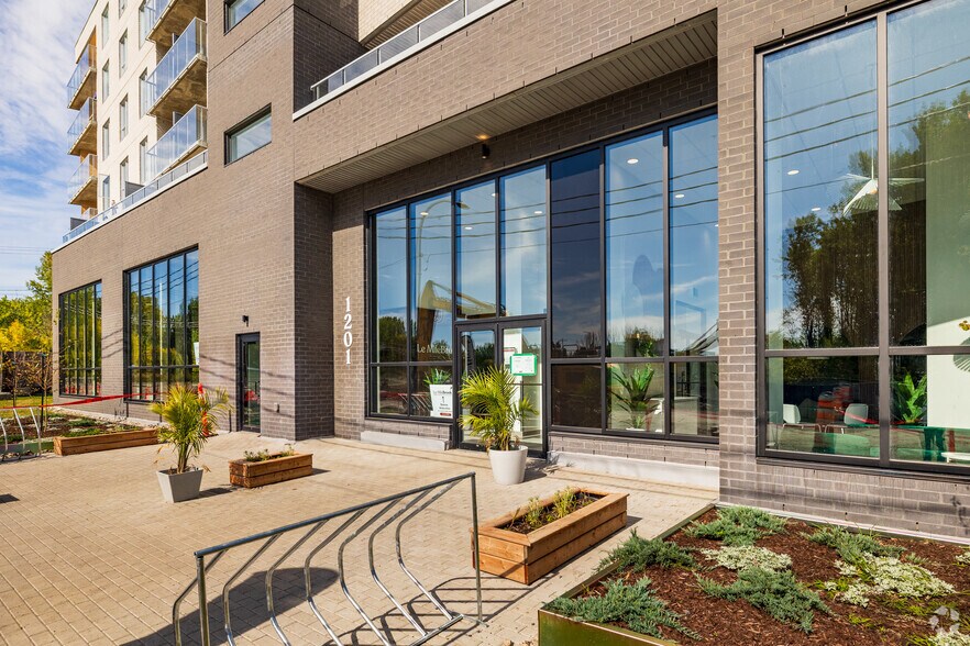 More Photos Of 15792 Rue Sherbrooke E, Montréal Apartments For Lease