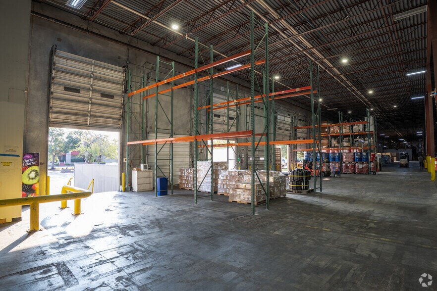 More Photos Of 10600 Corporate Dr, Stafford Warehouse For Lease