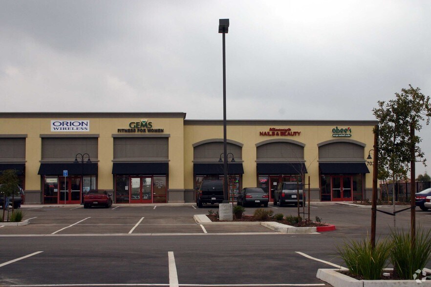 More Photos Of 7015 N West Ave, Fresno Drugstore For Lease