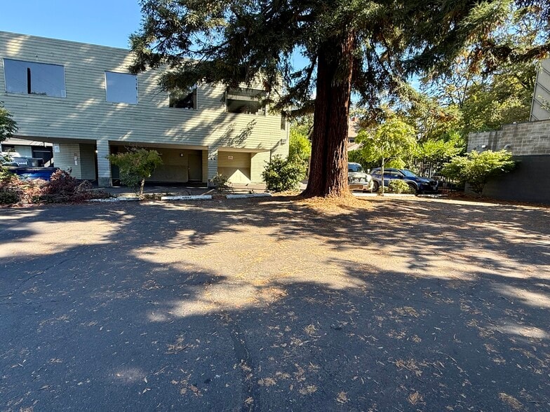More Photos Of 1158 High St, Eugene Office For Lease