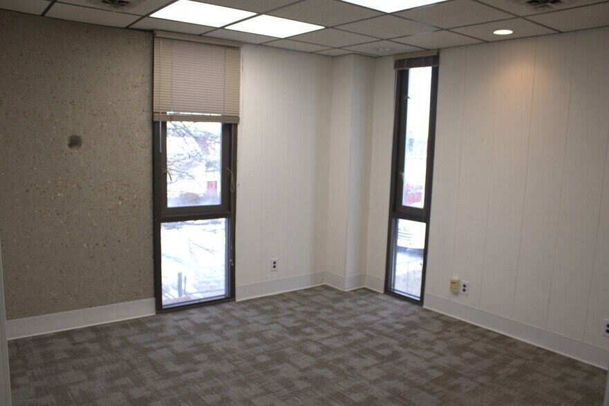 More Photos Of 1331 N Stewart Ave, Springfield Medical For Lease