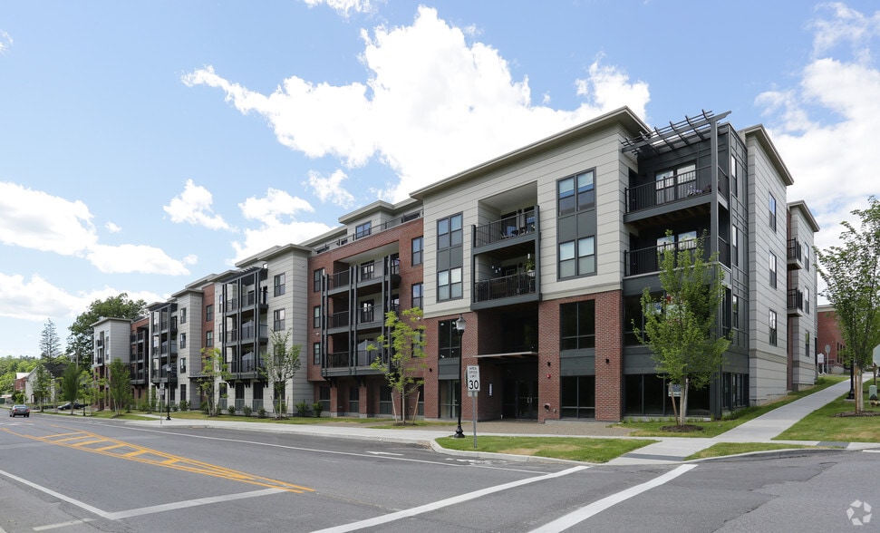 More Photos Of 77A Excelsior Ave, Saratoga Springs Apartments For Lease