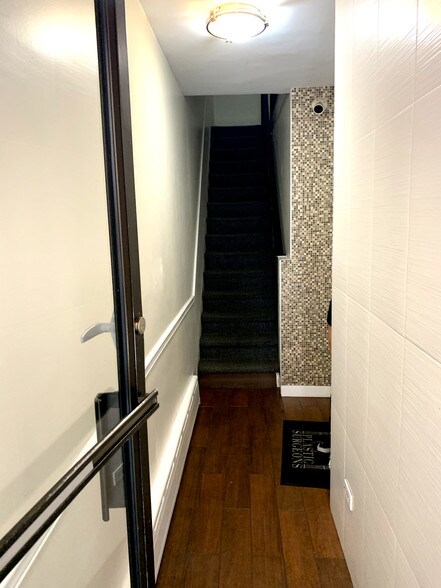 More Photos Of 113 E 39th St, New York Apartments For Sale
