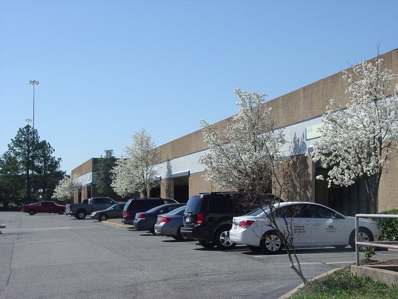 More Photos Of 4133-4175 Senator St, Memphis Light Distribution For Lease