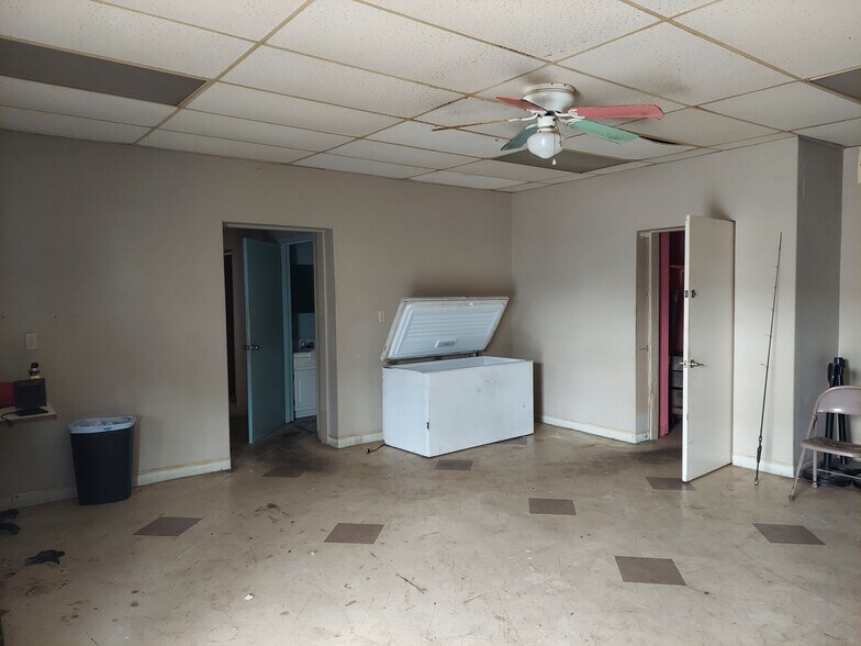 More Photos Of 101 Caldwell St, Paris Restaurant For Lease