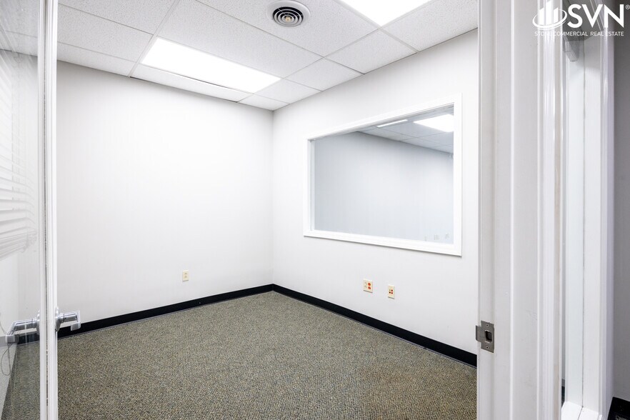 More Photos Of 320-364 Southland Dr, Lexington Storefront For Lease