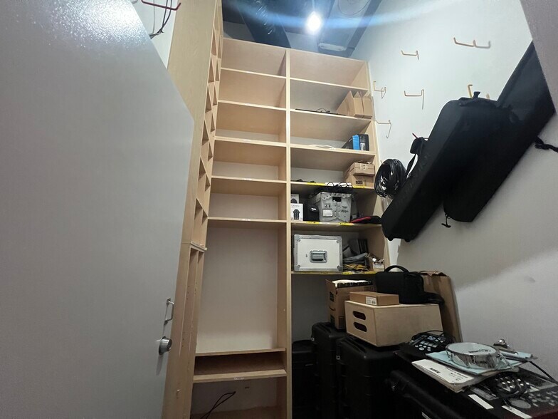 More Photos Of 1138-1148 N Western Ave, Los Angeles Loft Creative Space For Lease
