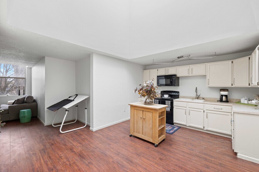 More Photos Of 104 1st Ave E, Newton Apartments For Sale
