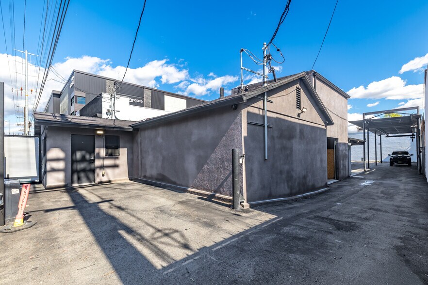 Primary Photo Of 5244 Vineland Ave, North Hollywood Flex For Sale