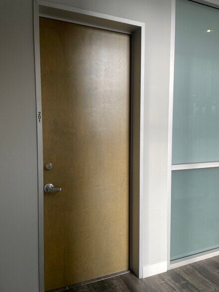 More Photos Of 2332 Cotner Ave, Los Angeles Loft Creative Space For Lease